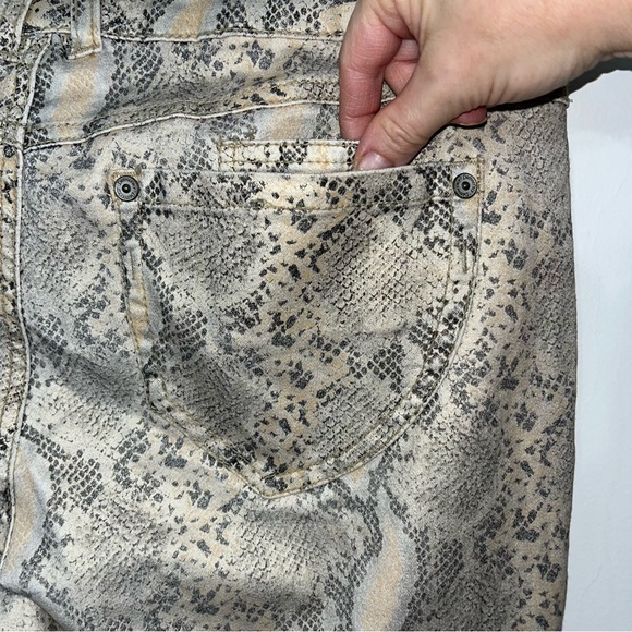 Democracy Justice Jeggings Snake Print Skinny Jeans sz 8 - Picture 8 of 8
